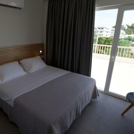 Seaside Renovated Top Floor Apartment Saronida Exteriér fotografie