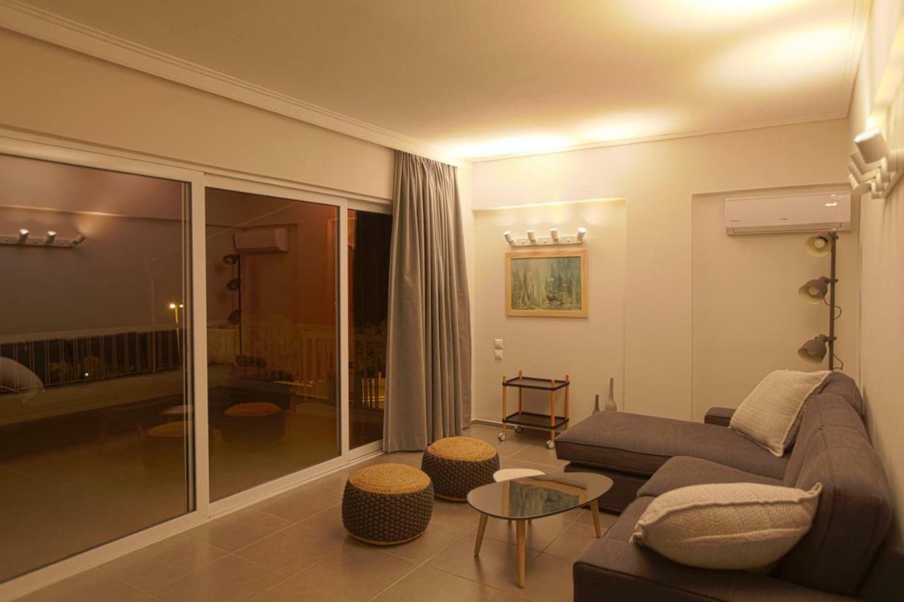Seaside Renovated Top Floor Apartment Saronida Exteriér fotografie