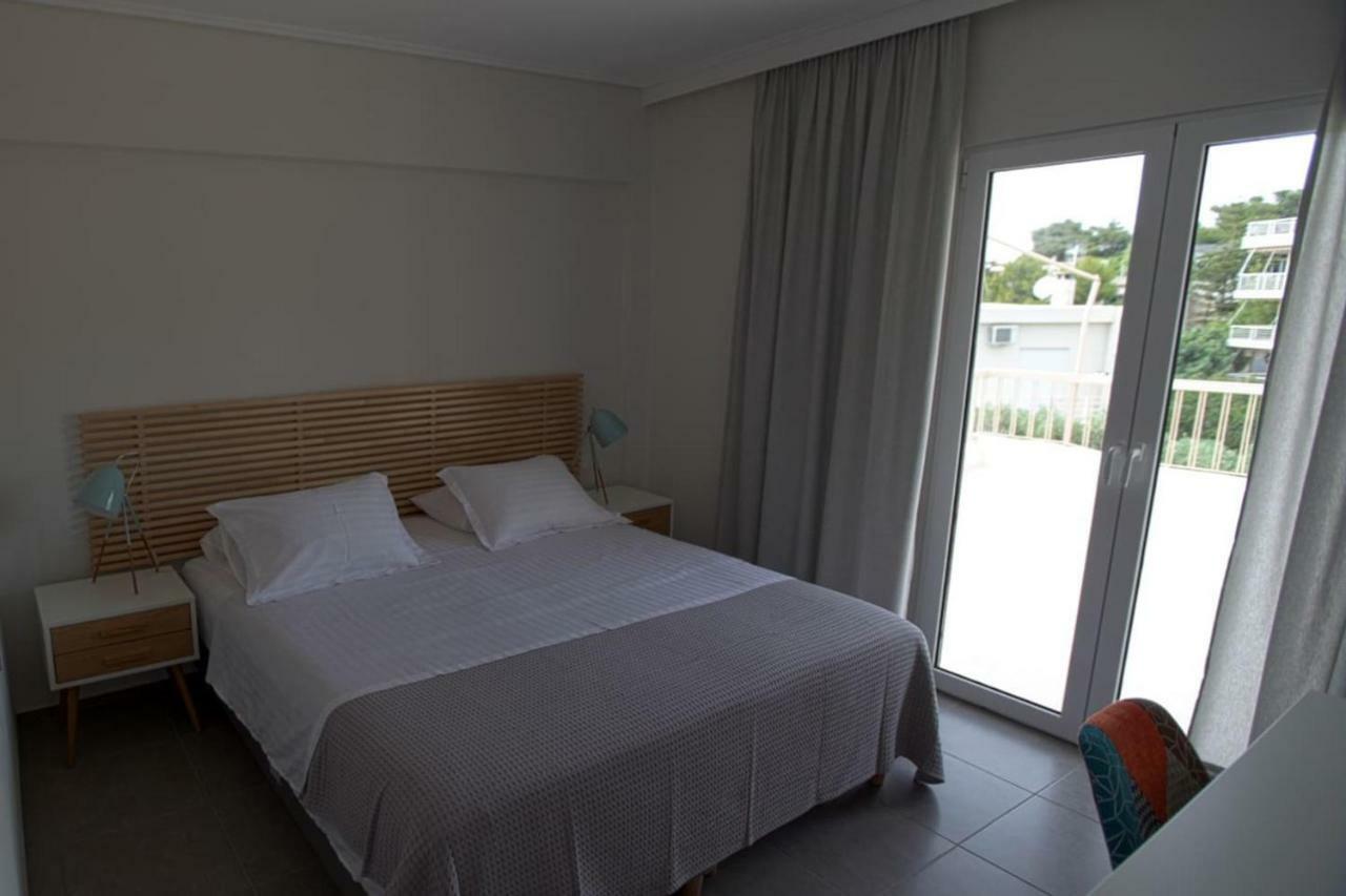 Seaside Renovated Top Floor Apartment Saronida Exteriér fotografie